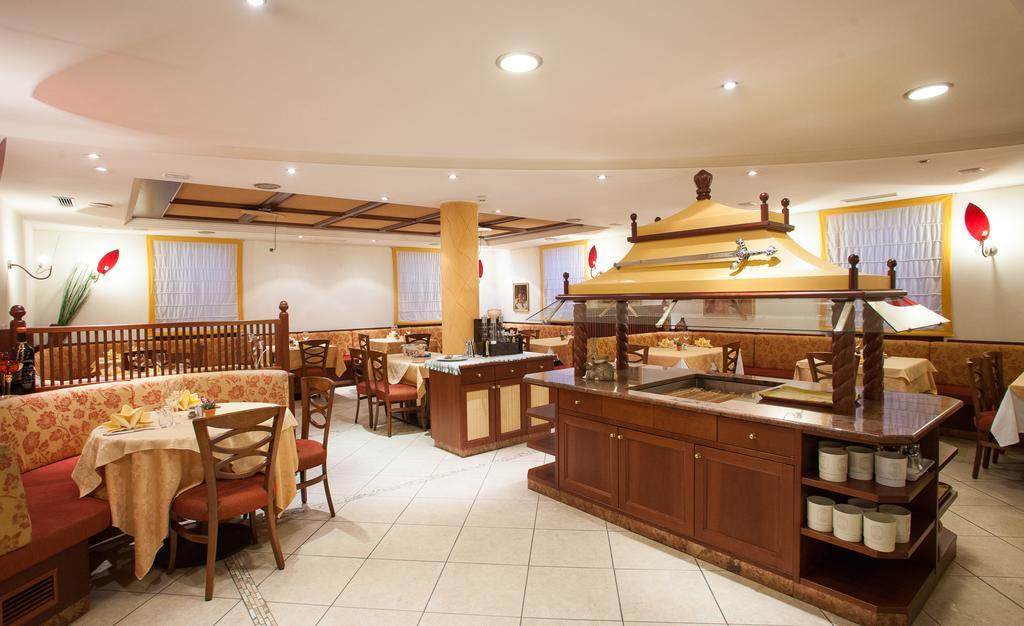 Hotel Comfort Erica Dolomiti Val D'Adige 萨洛尔诺 外观 照片