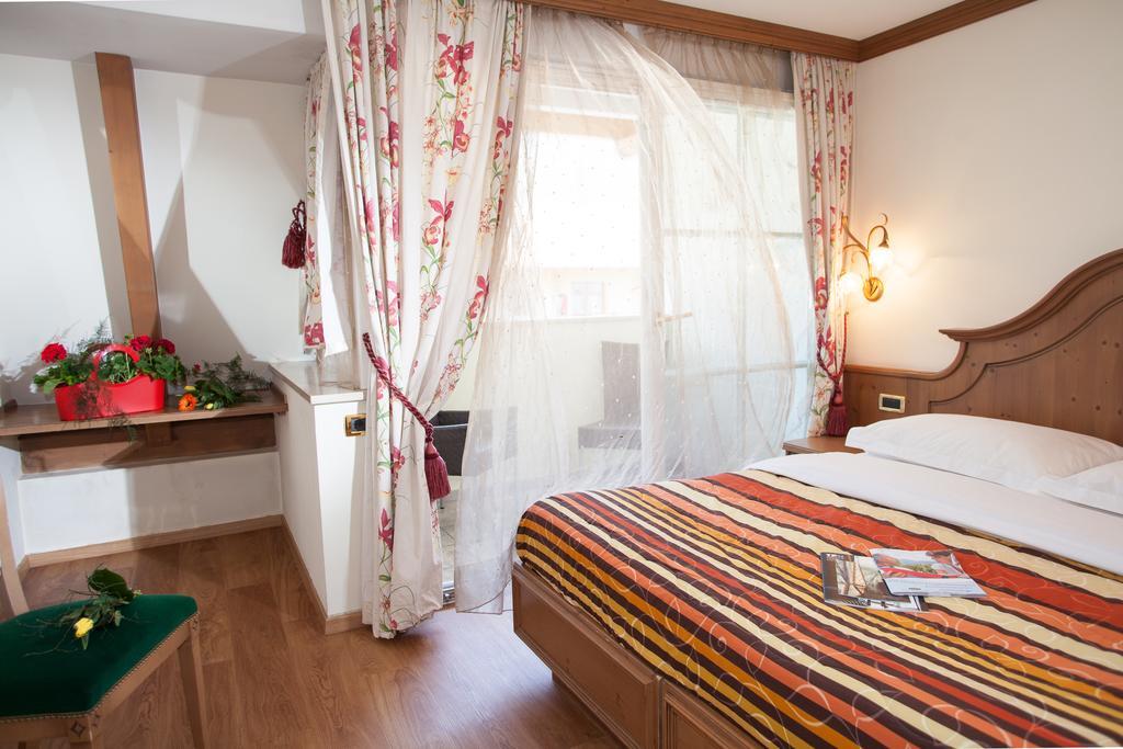 Hotel Comfort Erica Dolomiti Val D'Adige 萨洛尔诺 外观 照片