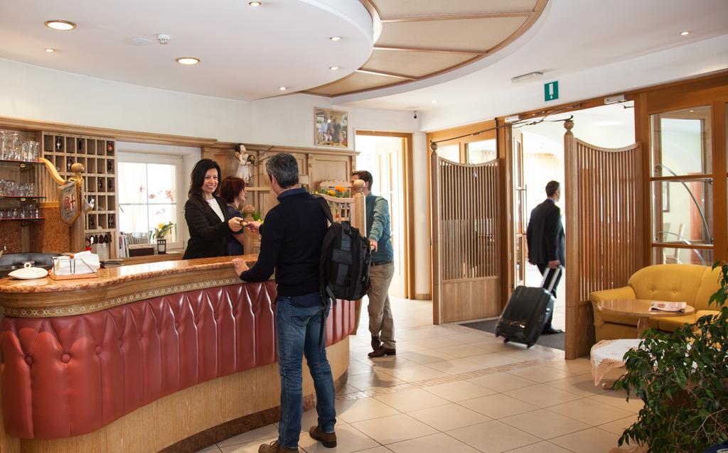 Hotel Comfort Erica Dolomiti Val D'Adige 萨洛尔诺 外观 照片