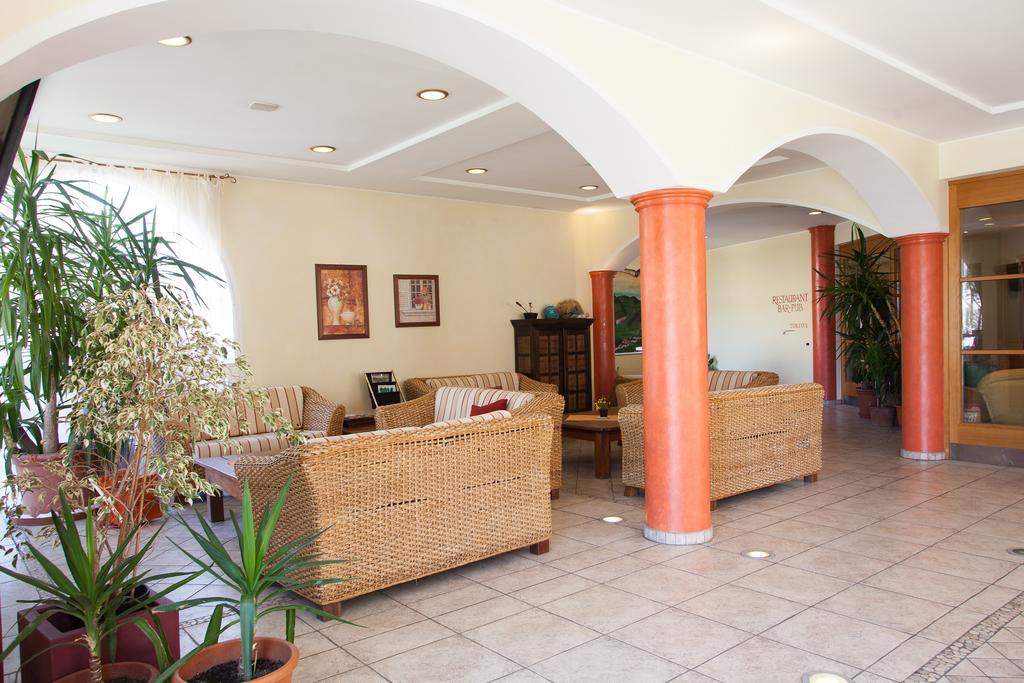 Hotel Comfort Erica Dolomiti Val D'Adige 萨洛尔诺 外观 照片